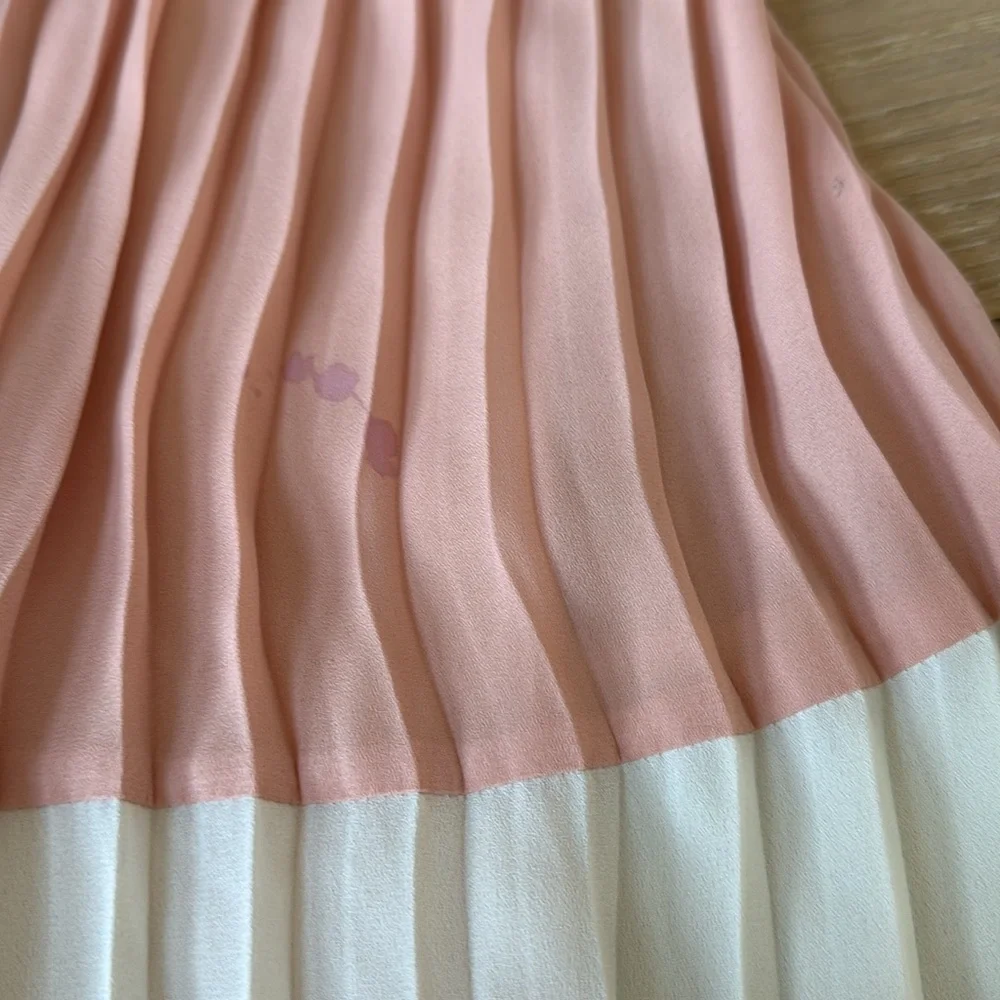 Plated skirt - Picture 2 of 2